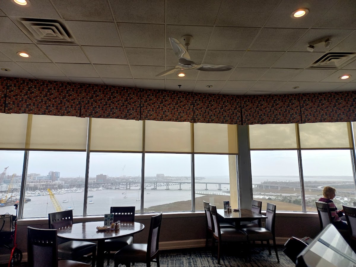 Harborview Restaurant & Lounge